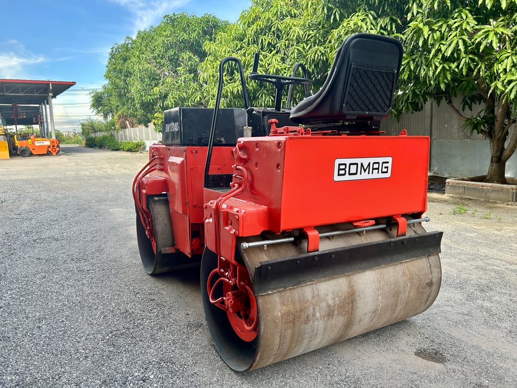 รถบดสั่นสะเทือน BOMAG BW120AD ขนาด 3 ตัน รถเก่านอกนำเข้า   ติดต่อ Line  jiraroj2909