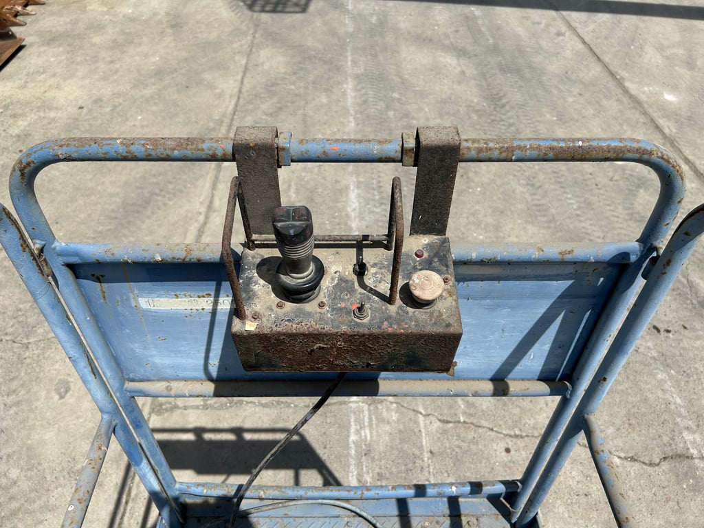 รถกระเช้ากรรไกร เสาเดี่ยวไฟฟ้า S-MAC  KKH60-2  ความสูง 5.95 เมตร  เก่านอกนำเข้า  ติดต่อ Line jiraroj2909 รถกระเช้ากรรไกร เสาเดี่ยวไฟฟ้า S-MAC  KKH60-2  ความสูง 5.95 เมตร  เก่านอกนำเข้า  ติดต่อ Line jiraroj2909