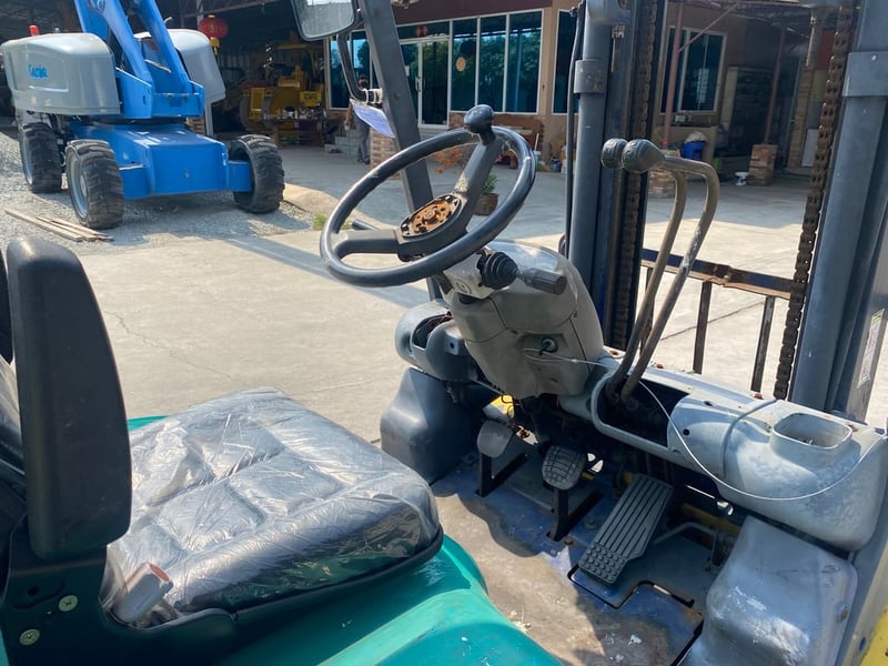 รถฟอร์คลิฟท์ KOMATSU FD25T-14 ยก 2.5ตัน เสาสูง 3 เมตร รถเก่านอก ติดต่อ Line jiraroj2909 รถฟอร์คลิฟท์ KOMATSU FD25T-14 ยก 2.5ตัน เสาสูง 3 เมตร รถเก่านอก ติดต่อ Line jiraroj2909