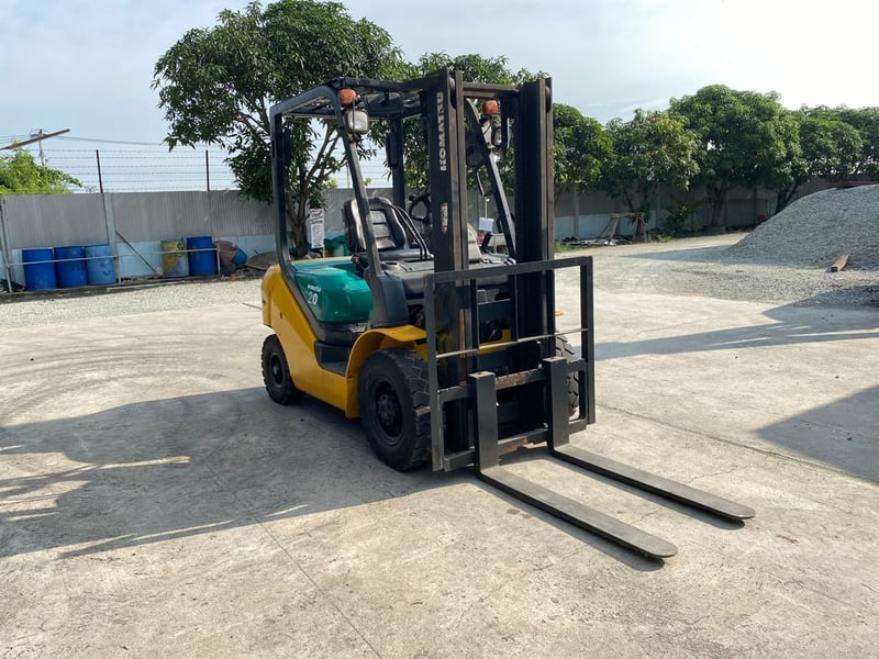รถฟอร์คลิฟท์ KOMATSU  FD20T-16 ยก 2ตัน  ยกสูง 3 เมตร   ติดต่อ Line jiraroj2909
