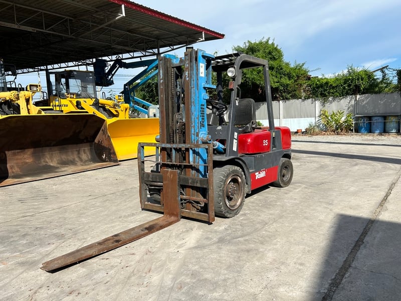 รถฟอร์คลิฟท์ TAILIFT  FD35 ยก 3.5 ตัน   เสาสูง 4เมตร งาไสลด์   ติดต่อ Line jiraroj2909