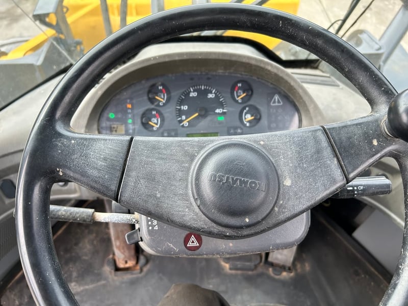 รถตักล้อยาง KOMATSU  WA380-6 บุ้งกี๋ 3.3 คิว  รถเก่านอกนำเข้า ติดต่อ Line jiraroj2909