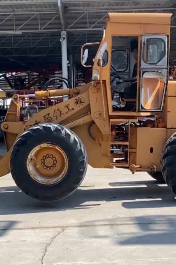 รถตักล้อยาง KOMATSU  510 กรองคู่ บุ้งกี๋ 1คิว รถเก่านอกนำเข้า ติดต่อ  Line jiraroj2909