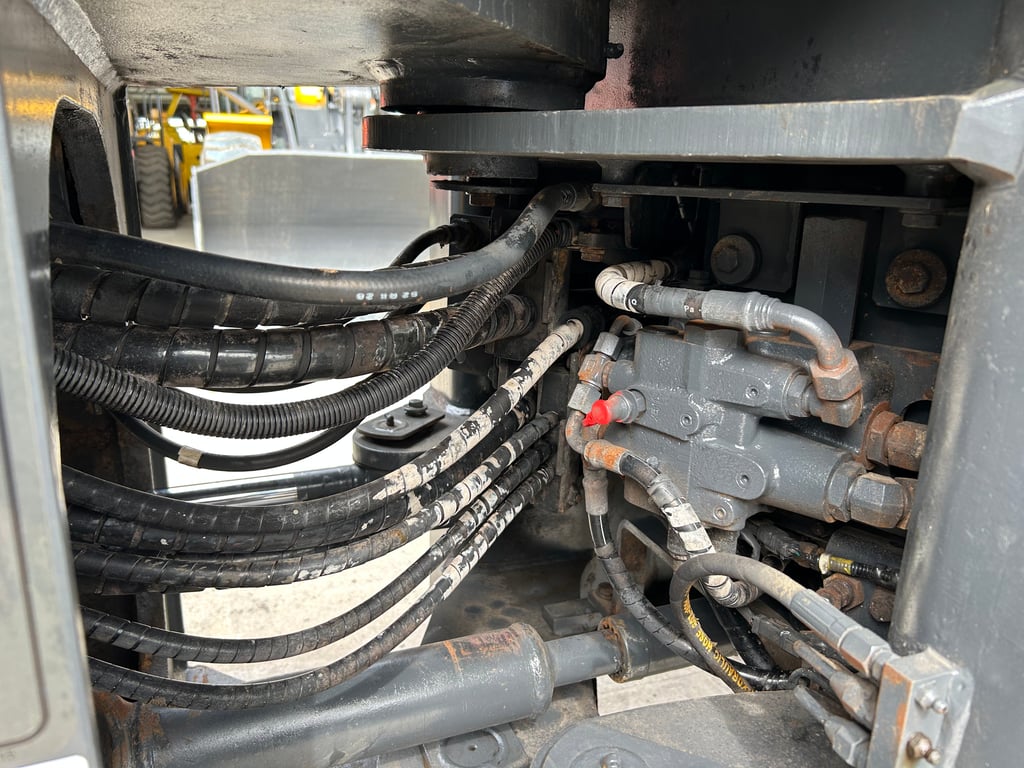 รถตักล้อยาง KOMATSU WA380-6 บุ้งกี๋ 3.3 คิว รถเก่านอกนำเข้า ติดต่อ Line jiraroj2909 รถตักล้อยาง KOMATSU WA380-6 บุ้งกี๋ 3.3 คิว รถเก่านอกนำเข้า ติดต่อ Line jiraroj2909