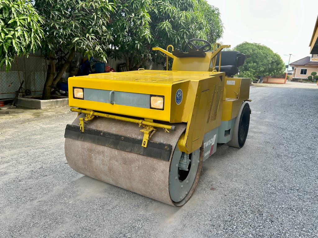 รถบดล้อหน้าเหล็กล้อหลังยาง 4 เส้น SAKAI TW500 ติดต่อ Line jiraroj2909 รถบดล้อหน้าเหล็กล้อหลังยาง 4 เส้น SAKAI TW500 ติดต่อ Line jiraroj2909