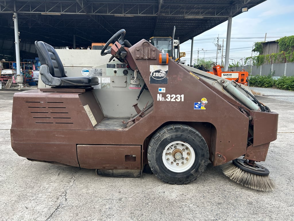 รถกวาดถนนดูดฝุ่น ZAOH AM-9D รถเก่านอกนำเข้า ติดต่อ Line jiraroj2909