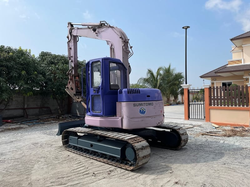 รถแบคโฮ SUMITOMO SH75U-2  ขนาด 7.5 ตัน  มีหัวกระแทกและบุ้งกี๋ รถเก่านอกนำเข้า  ติดต่อ  Line jiraroj2909