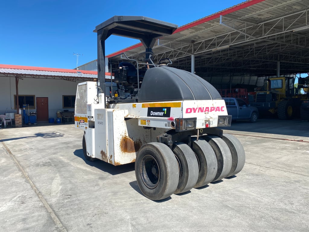 รถบดล้อยาง 9ล้อ  DYNAPAC  CP142 รถเก่านอกนำเข้า    ติดต่อ  Line jiraroj2909