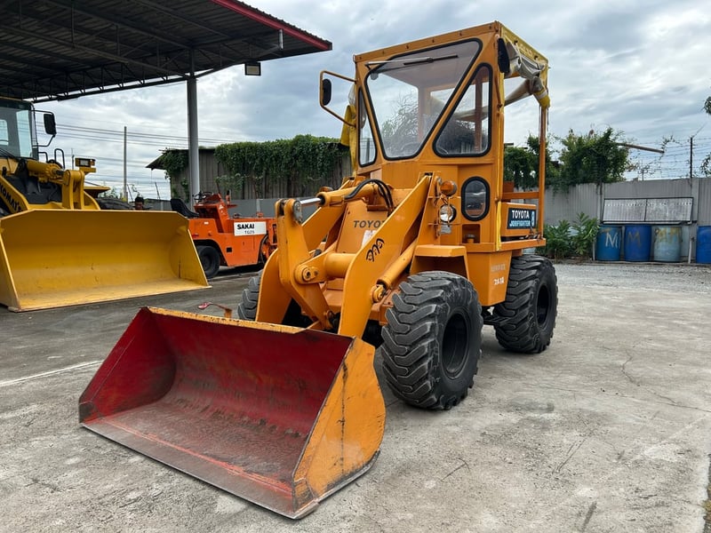 รถตักล้อยาง TOYOTA SDT8 บุ้งกี๋ 0.4 คิว  รถเก่านอกนำเข้า ติดต่อ Line jiraroj2909