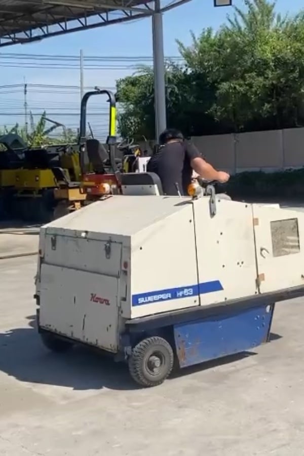 รถกวาดถนนดูดฝุ่น HOWA  HF63  รถเก่านอกนำเข้า ติดต่อ Line jiraroj2909