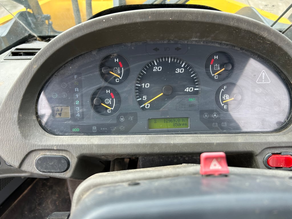 รถตักล้อยาง KOMATSU  WA380-6 บุ้งกี๋ 3.3 คิว  รถเก่านอกนำเข้า ติดต่อ Line jiraroj2909