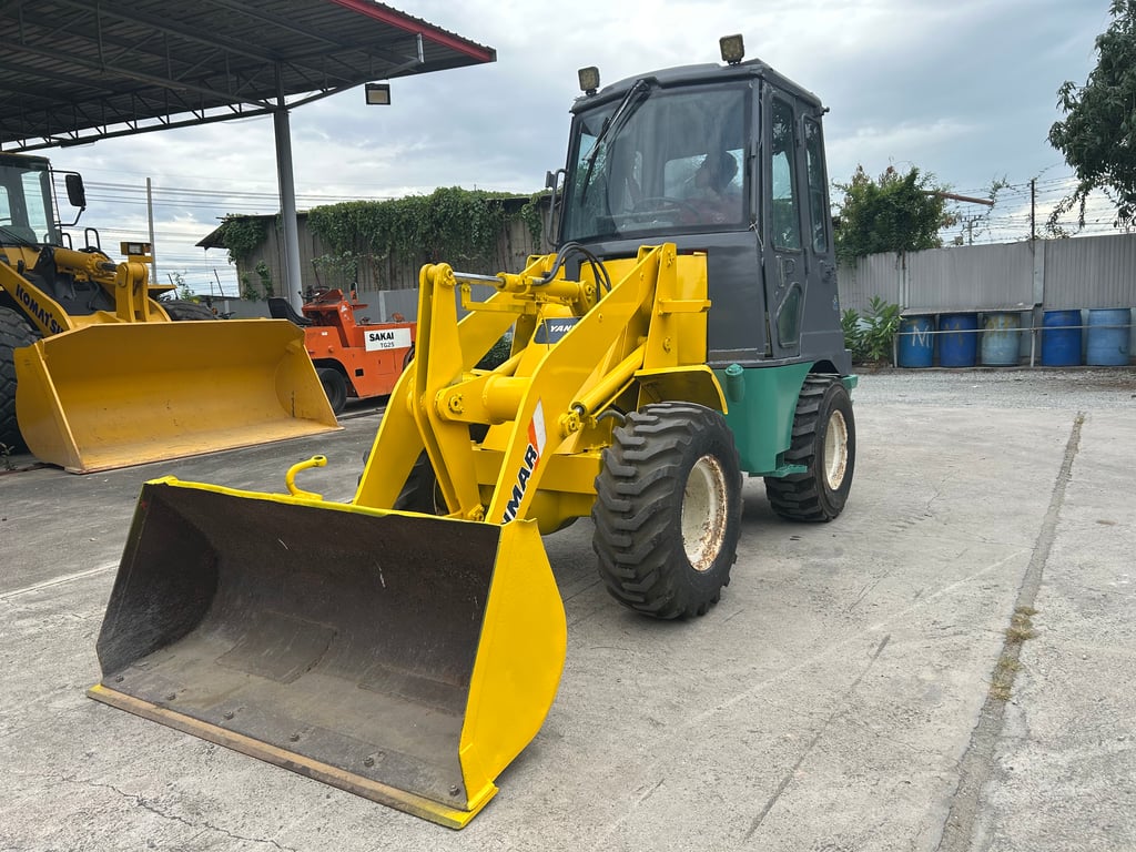 รถตักล้อยาง YANMAR V3-2 บุ้งกี๋ 0.4 คิว  รถเก่านอกนำเข้า ติดต่อ Line jiraroj2909