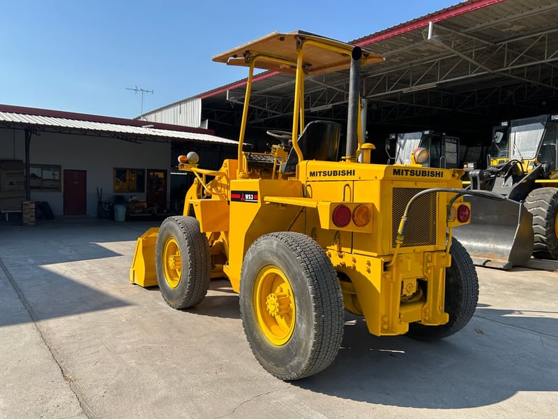 รถตักล้อยาง MITSUBISHI WS3 บุ้งกี๋ 0.5 คิว  รถเก่านอกนำเข้า ติดต่อ Line jiraroj2909