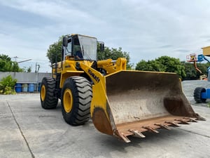 รถตักล้อยาง KOMATSU  WA380-3 บุ้งกี๋ 3 คิว ยกสูง 3.9 ม. รถเก่านอกนำเข้า ติดต่อ Line jiraroj2909