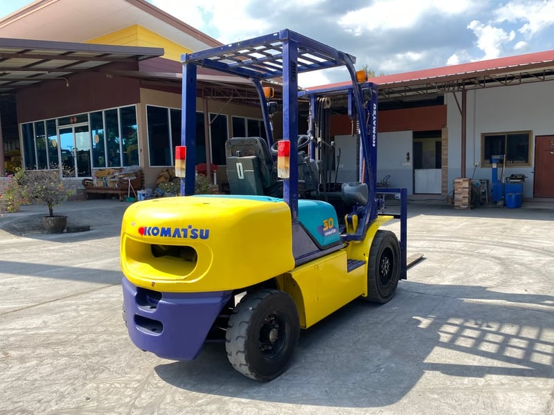รถฟอร์คลิฟท์ KOMATSU รุ่น FD30T-12 เกียร์ธรรมดา รถเก่านอกนำเข้า ติดต่อ Line jiraroj2909