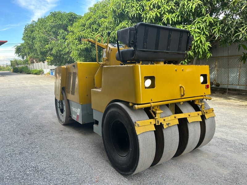 รถบดล้อหน้าเหล็กล้อหลังยาง 4 เส้น SAKAI TW500    ติดต่อ Line  jiraroj2909