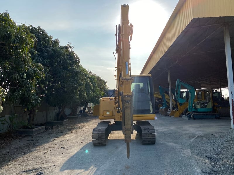 รถแบคโฮ KOMATSU PC60-7 ขนาด 6 ตัน มีหัวกระแทกและบุ้งกี๋ ติดต่อ Line  jiraroj2909