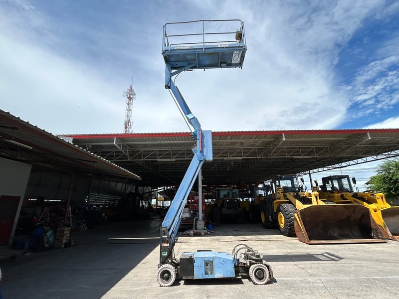 รถกระเช้ากรรไกร เสาเดี่ยวไฟฟ้า S-MAC  KKH60-2  ความสูง 5.95 เมตร  เก่านอกนำเข้า  ติดต่อ Line jiraroj2909