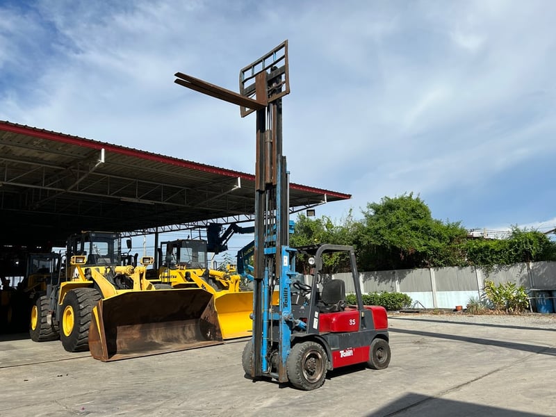 รถฟอร์คลิฟท์ TAILIFT  FD35 ยก 3.5 ตัน   เสาสูง 4เมตร งาไสลด์   ติดต่อ Line jiraroj2909
