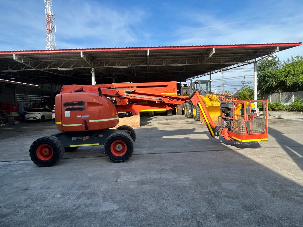 ขายรถกระเช้าบูม JLG รุ่น 450AJ ความสูง 13.7 เมตร รถเก่านอก ติดต่อ Line jiraroj2909
