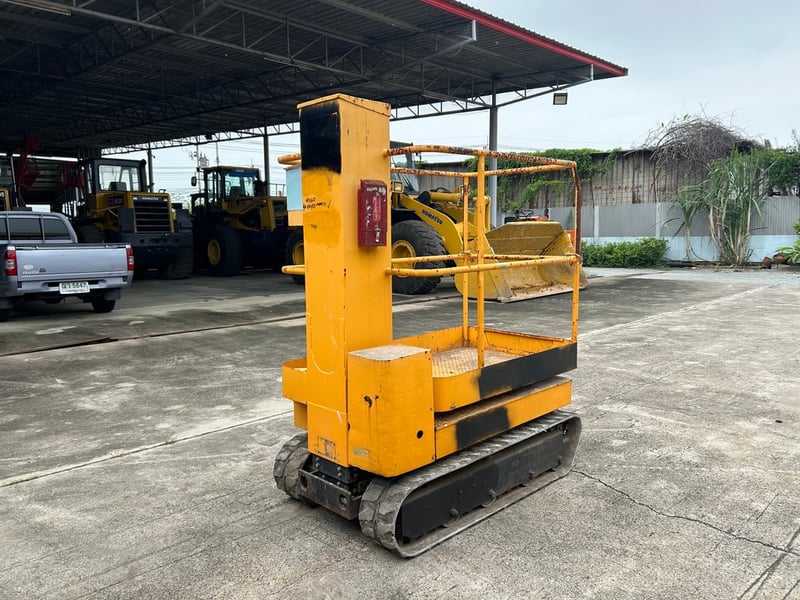 รถกระเช้าไฟฟ้าเสาเดี่ยว แทร็กยาง S-MAC ความสูง 3.8 เมตร รถเก่านอก ติดต่อ Line jiraroj2909