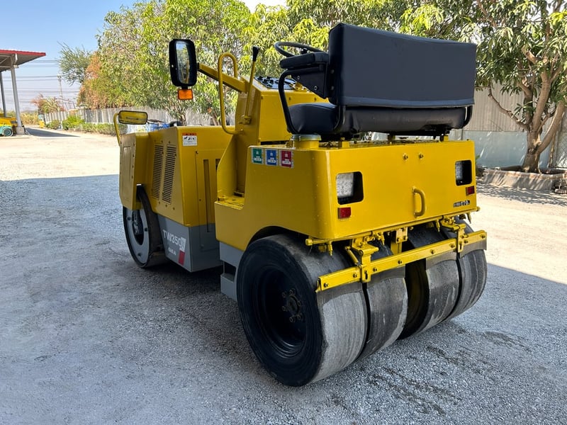 รถบดล้อหน้าเหล็กล้อหลังยาง SAKAI  TW350 ขนาด 2.5 ตัน รถเก่านอกนำเข้า  ติดต่อ   Line  jiraroj2909