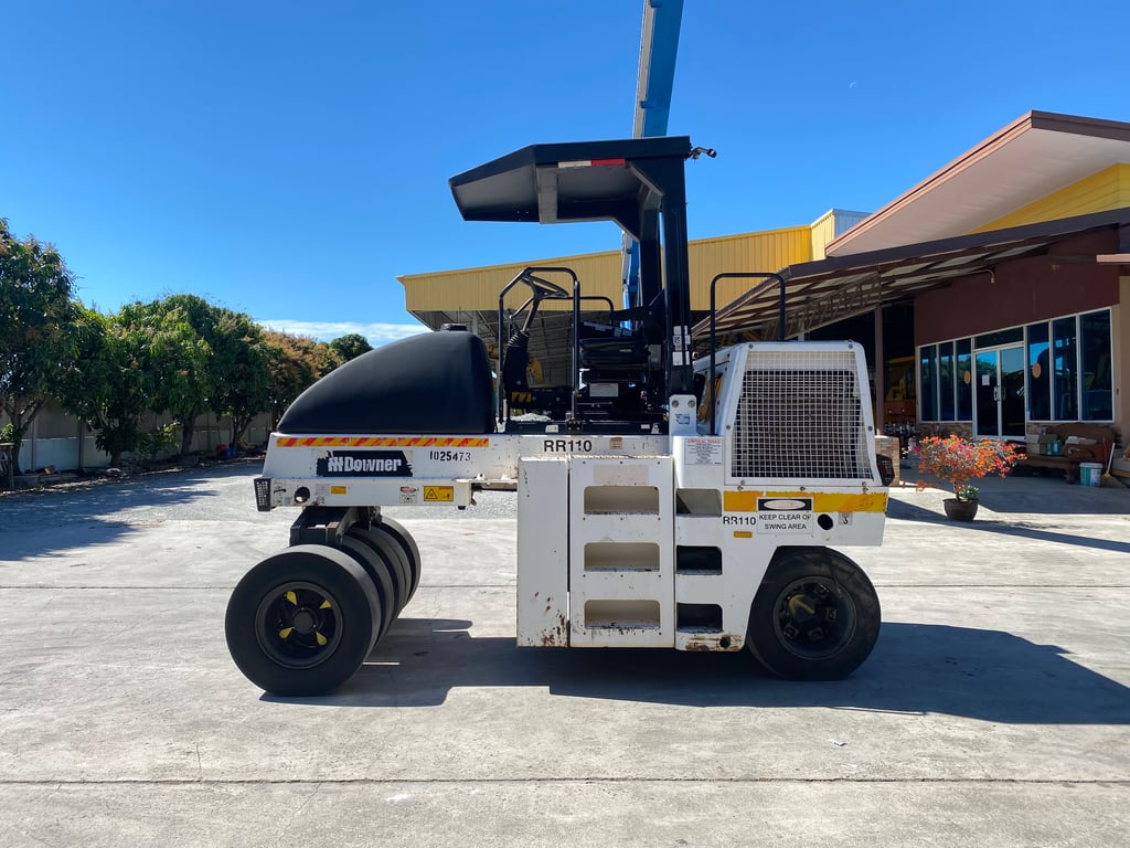 รถบดล้อยาง 9ล้อ  DYNAPAC  CP142 รถเก่านอกนำเข้า    ติดต่อ  Line jiraroj2909