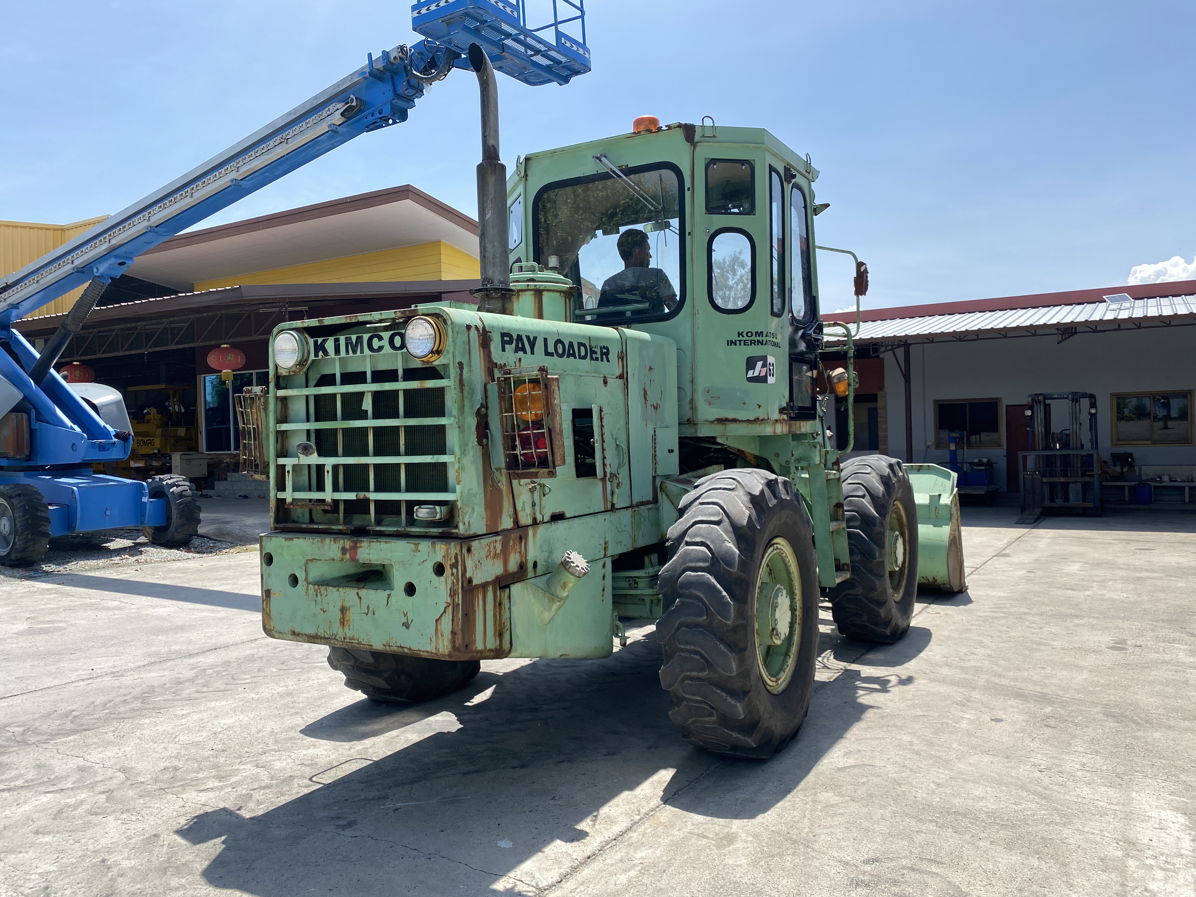 รถตักล้อยาง KOMATSU  JH63-2   บุ้งกี๋ 1.6 คิว  รถเก่านอกนำเข้า    ติดต่อ Line  jiraroj2909