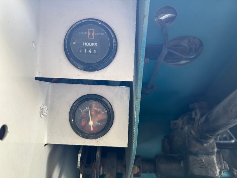 รถกวาดถนนดูดฝุ่น TENNANT 235D รถเก่านอก ติดต่อ Line  jiraroj2909