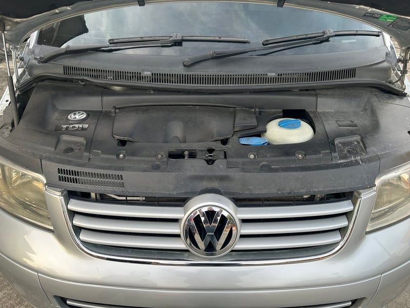 ปี 2005 รถตู้ Volkswagen Caravelle 2.5 TDi รถบ้าน เจ้าของขายเอง