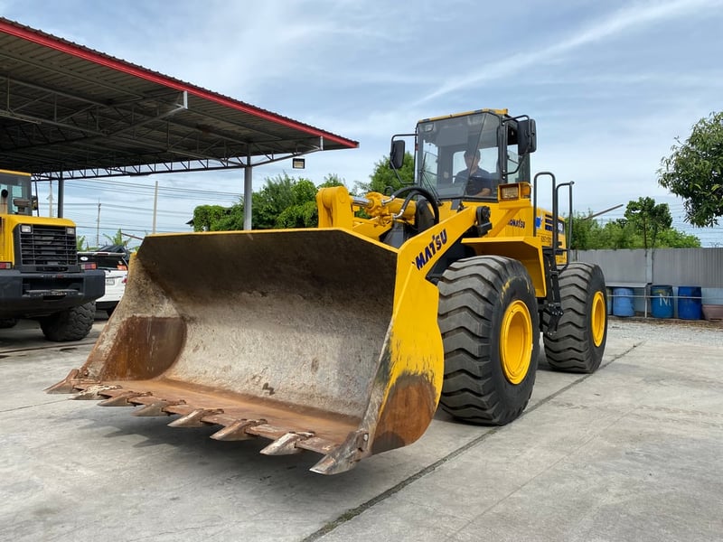รถตักล้อยาง KOMATSU  WA380-3 บุ้งกี๋ 3 คิว ยกสูง 3.9 ม. รถเก่านอกนำเข้า ติดต่อ Line jiraroj2909