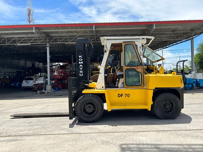 รถฟอร์คลิฟท์ KOMATSU DF70 ขนาด 7 ตัน ยกสูง 3 เมตร งาสไลด์ ติดต่อ Line jiraroj2909