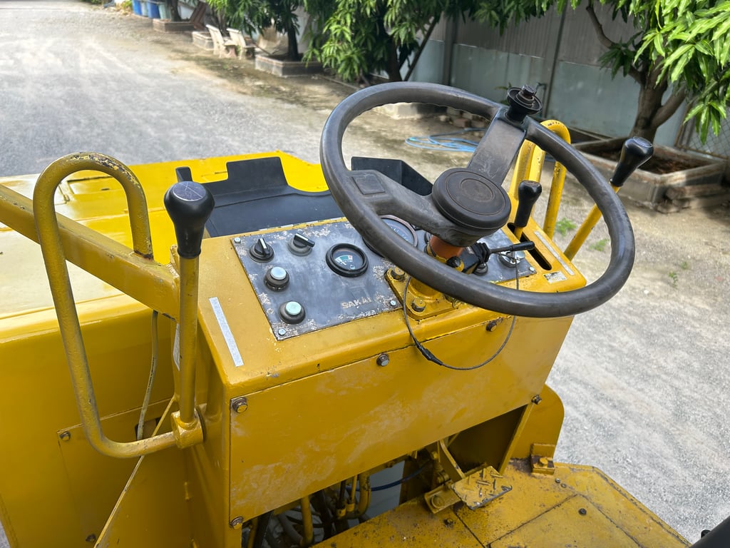 รถบดล้อหน้าเหล็กล้อหลังยาง 4 เส้น SAKAI TW500 ติดต่อ Line jiraroj2909 รถบดล้อหน้าเหล็กล้อหลังยาง 4 เส้น SAKAI TW500 ติดต่อ Line jiraroj2909