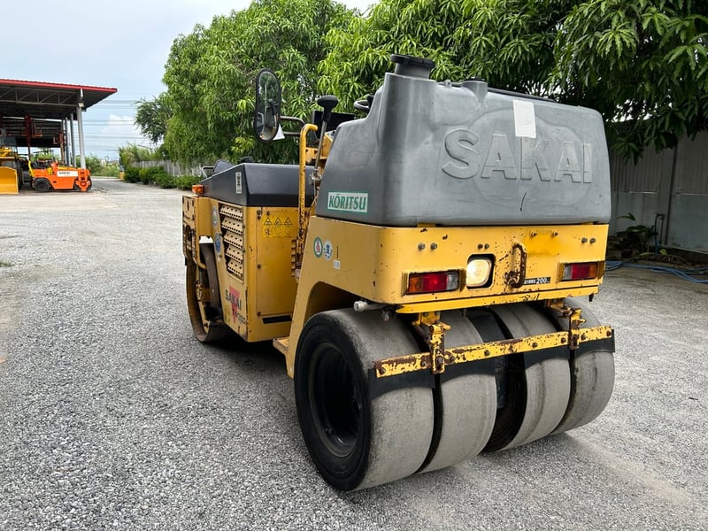 รถบด SAKAI TW350-1 ขนาด 2.5ตัน รถเก่านอกนำเข้า  ติดต่อ   Line  jiraroj2909