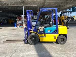 รถฟอร์คลิฟท์ KOMATSU รุ่น FD30T-12 เกียร์ธรรมดา รถเก่านอกนำเข้า ติดต่อ Line jiraroj2909