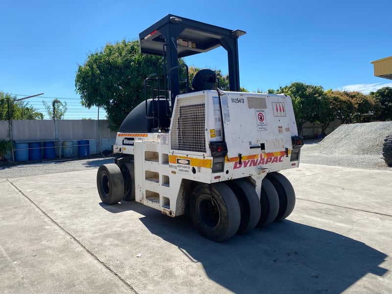 รถบดล้อยาง 9ล้อ  DYNAPAC  CP142 รถเก่านอกนำเข้า    ติดต่อ  Line jiraroj2909