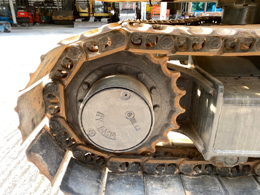 รถแบคโฮ KOMATSU PC60-7 ขนาด 6 ตัน มีหัวกระแทกและบุ้งกี๋ ติดต่อ Line  jiraroj2909