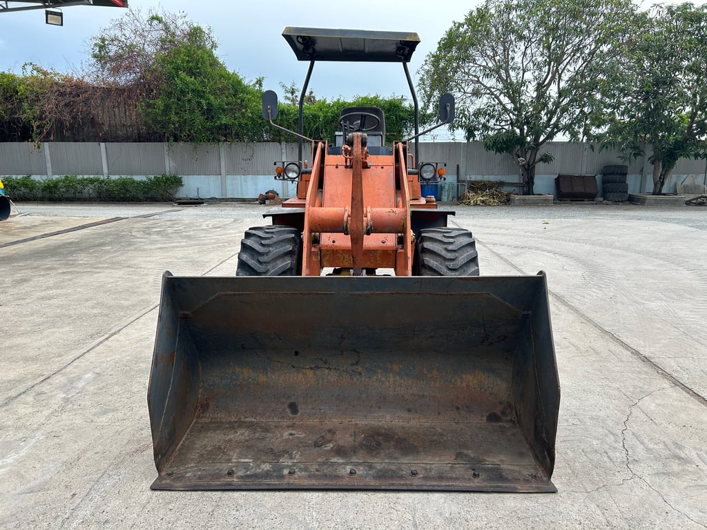 รถตักล้อยาง MITSUBISHI WS300A บุ้งกี๋ 0.5 คิว  รถเก่านอกนำเข้า ติดต่อ Line jiraroj2909
