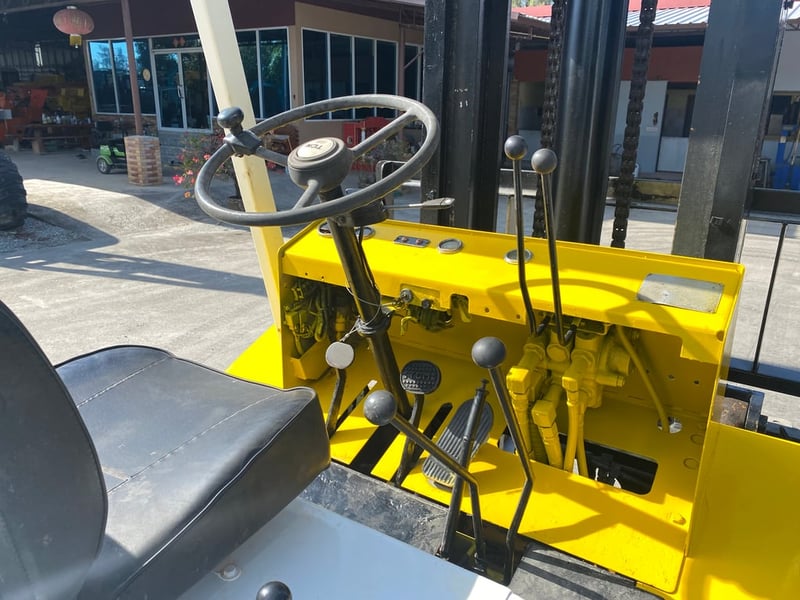 รถฟอร์คลิฟท์ TCM   FD60Z4 ยก 6 ตัน เสาสูง 4 ม. เกียร์ธรรมดา ติดต่อ Line jiraroj2909