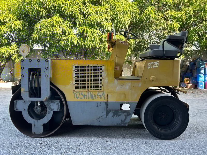 รถบด SAKAI TG25 ขนาด 2.5 ตัน รถเก่านอกนำเข้า  ติดต่อ   Line  jiraroj2909