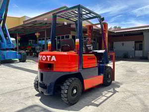 รถฟอร์คลิฟท์  TOYOTA 5FD25  ยก 2.5 ตัน ยกสูง 3เมตร รถเก่านอกนำเข้า ติดต่อ Line jiraroj2909