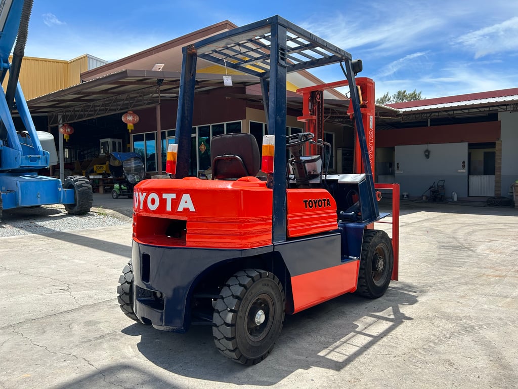 รถฟอร์คลิฟท์ TOYOTA 5FD25 ยก 2.5 ตัน ยกสูง 3เมตร รถเก่านอกนำเข้า ติดต่อ Line jiraroj2909 รถฟอร์คลิฟท์ TOYOTA 5FD25 ยก 2.5 ตัน ยกสูง 3เมตร รถเก่านอกนำเข้า ติดต่อ Line jiraroj2909