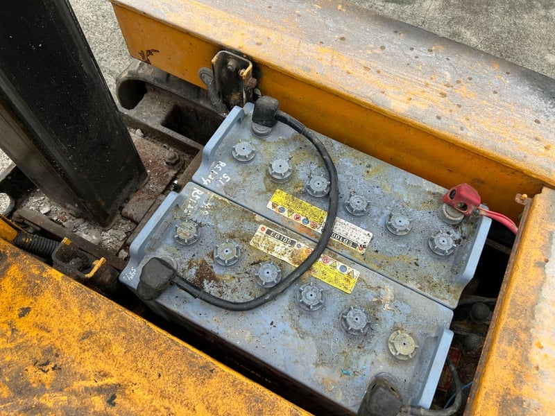 รถกระเช้าไฟฟ้าเสาเดี่ยว แทร็กยาง S-MAC NPC40 ความสูง 3.8 เมตร รถเก่านอก ติดต่อ Line jiraroj2909