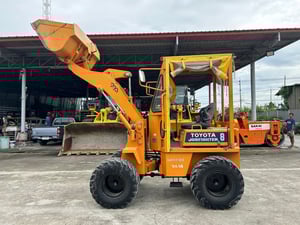 รถตักล้อยาง TOYOTA SDT8 บุ้งกี๋ 0.4 คิว  รถเก่านอกนำเข้า ติดต่อ Line jiraroj2909