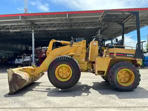 รถตักล้อยาง MITSUBISHI   WS300A บุ้งกี๋ 0.5 คิว ยกสูง 3 เมตร รถเก่านอกนำเข้า  ติดต่อ Line  jiraroj2909