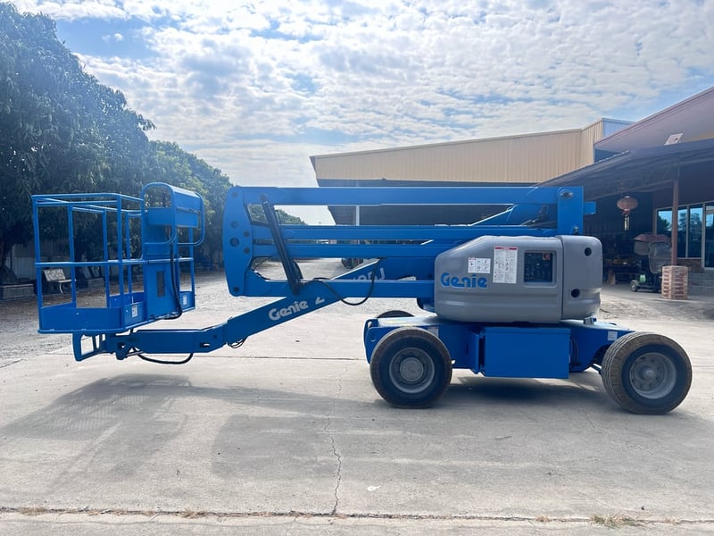 ขายรถกระเช้าไฟฟ้าบูมลิฟท์ GENIE  Z45-25 ความสูง 13.8 เมตร รถเก่านอก ติดต่อ Line jiraroj2909