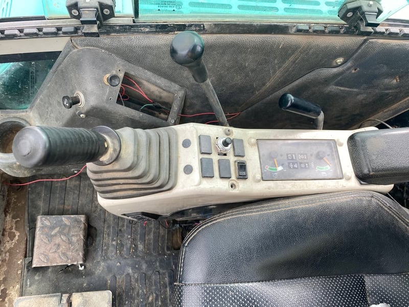 รถแบคโฮ IHI 60NS ขนาด 5 ตัน รถเก่านอก มีเอกสาร ติดต่อ line  jiraroj2909