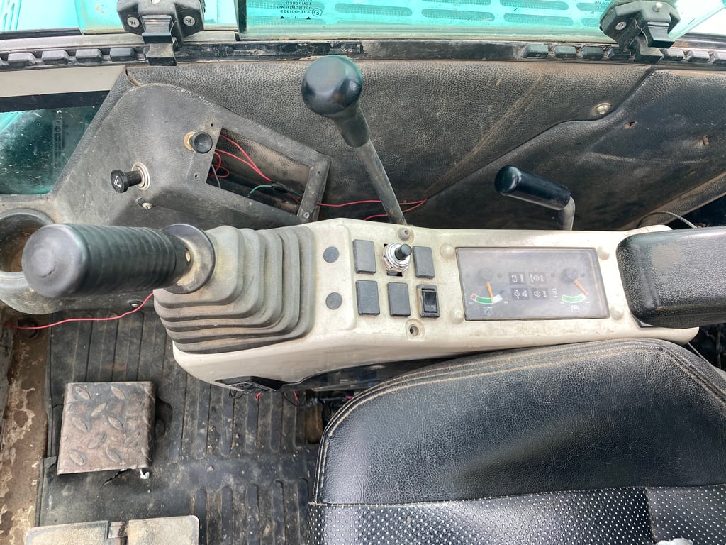 รถแบคโฮ IHI 60NS ขนาด 5 ตัน รถเก่านอก มีเอกสาร ติดต่อ line  jiraroj2909