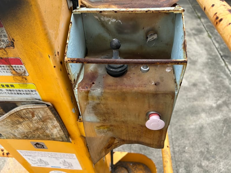 รถกระเช้าไฟฟ้าเสาเดี่ยว แทร็กยาง S-MAC ความสูง 3.8 เมตร รถเก่านอก ติดต่อ Line jiraroj2909