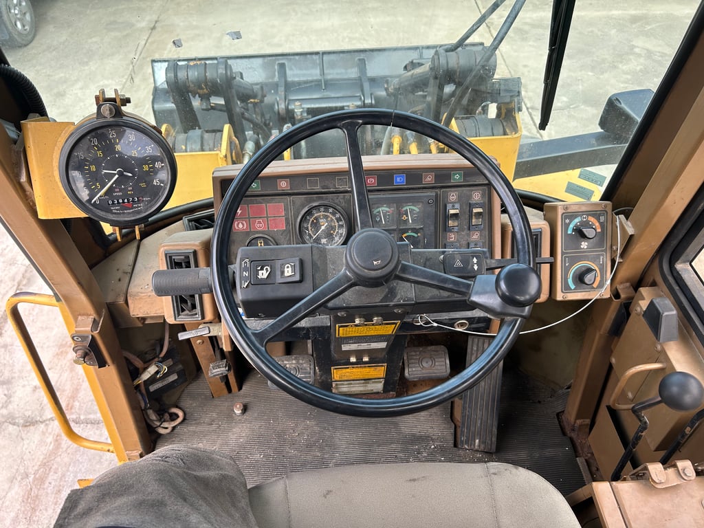 รถตักล้อยาง CAT IT14F บุ้งกี๋ 1.4 คิว ยกสูง 3.6 ม. คอนโทรลเดี่ยว รถเก่านอกนำเข้า ติดต่อ Line jiraroj2909 รถตักล้อยาง CAT IT14F บุ้งกี๋ 1.4 คิว ยกสูง 3.6 ม. คอนโทรลเดี่ยว รถเก่านอกนำเข้า ติดต่อ Line jiraroj2909